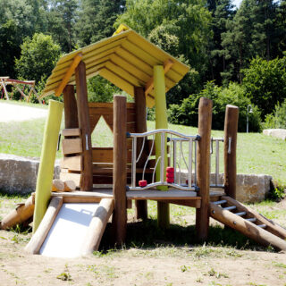 Robinia wood: materials for playground equipment - playground equipment made of robinia wood by eibe.